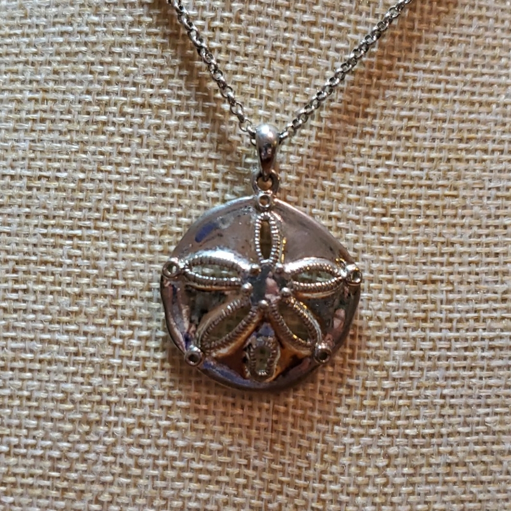 💥Cookie Lee Sand Dollar Silver Tone Necklace